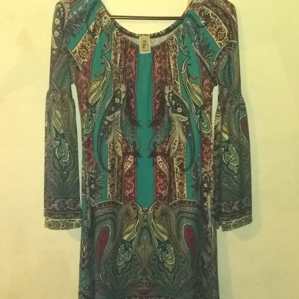 Dresses - Picture 5 of 9